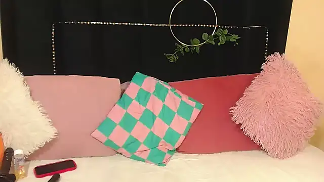 AmazingDarkDoll online show from November 23, 2025, 3:12 pm