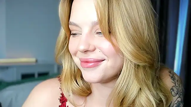 LilyFlamee online show from January 15, 2026, 3:55 am