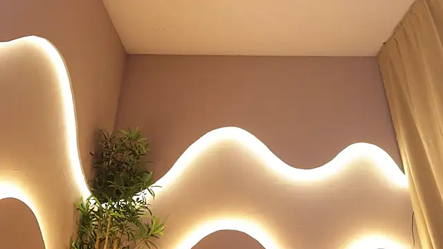 Emma and Issac online show from March 25, 2026, 8:42 am