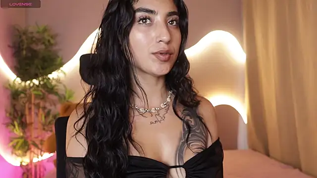 Emma and Issac online show from April 4, 2026, 8:28 pm