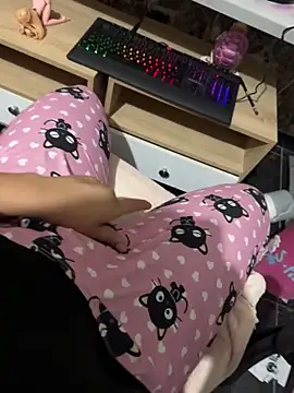 laure torres online show from September 24, 2025, 7:01 am