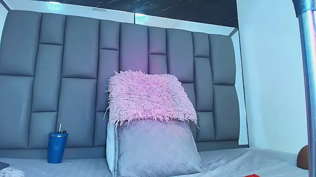 Snapshot of Roxana_gomez chatting on February 14, 2026, 3:47 am Roxana gomez online show from February 14, 2026, 3:47 am