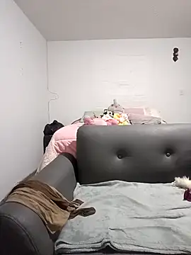 Snapshot of Estefania_Arce chatting on March 12, 2026, 12:06 am Estefania Arce online show from March 12, 2026, 12:06 am