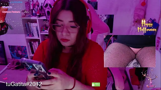 Snapshot of Pink_girl0n chatting on October 19, 2025, 8:53 pm Pink girl0n online show from October 19, 2025, 8:53 pm