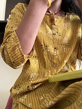 modelnishu online show from February 15, 2026, 10:14 am