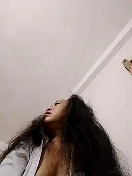 Snapshot of Mamapm20 chatting on October 9, 2025, 8:18 pm Mamapm20 online show from October 9, 2025, 8:18 pm