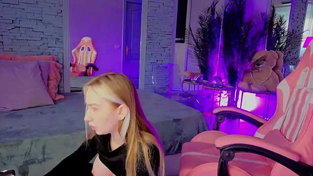 Snapshot of Reina_Cummings chatting on January 17, 2026, 6:51 am Reina Cummings online show from January 17, 2026, 6:51 am