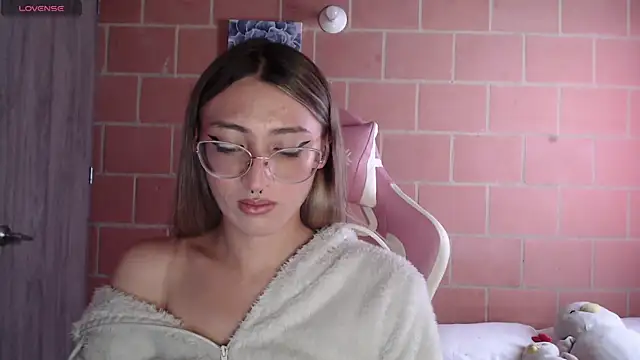 Snapshot of Andrea_camilaaa chatting on September 9, 2025, 5:56 pm Andrea camilaaa online show from September 9, 2025, 5:56 pm