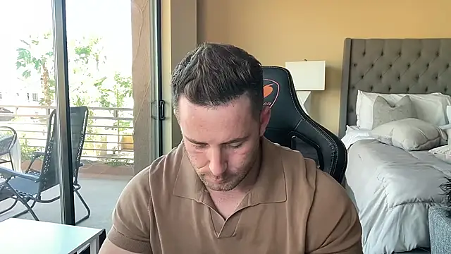 brettmycles28 online show from September 23, 2025, 9:18 pm