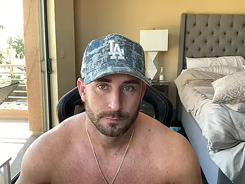 brettmycles28 online show from October 28, 2025, 6:43 pm