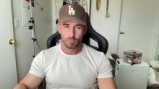 Snapshot of brettmycles28 chatting on July 12, 2026, 5:48 pm brettmycles28 online show from July 12, 2026, 5:48 pm