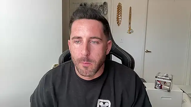 Snapshot of brettmycles28 chatting on July 15, 2026, 6:24 pm brettmycles28 online show from July 15, 2026, 6:24 pm