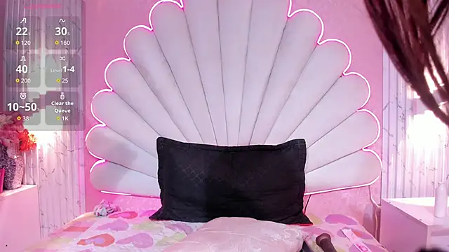 MisRoos online show from November 11, 2025, 4:18 pm