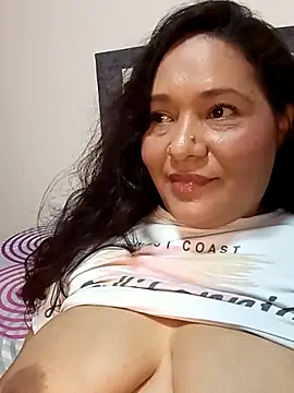 Laurasofia01 online show from October 2, 2025, 3:08 pm