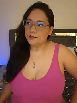 Laurasofia01 online show from May 31, 2026, 1:07 pm