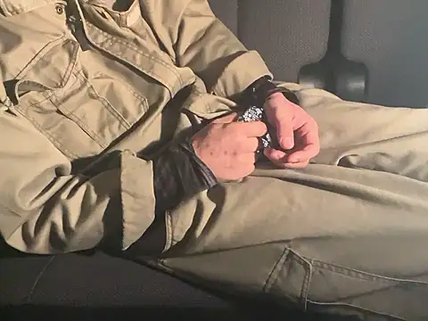 Snapshot of CAMEL1913 chatting on November 14, 2025, 5:11 pm CAMEL1913 online show from November 14, 2025, 5:11 pm