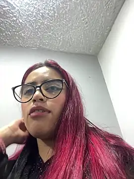 Snapshot of KhloeJohnson chatting on October 23, 2025, 3:28 am KhloeJohnson online show from October 23, 2025, 3:28 am
