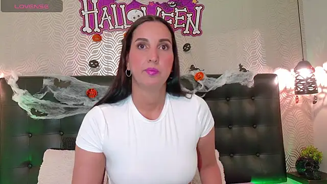 Sharonevanss  online show from October 10, 2025, 8:41 pm