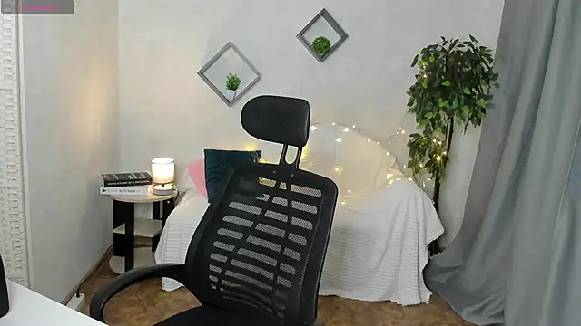 stacey  doll online show from October 8, 2025, 1:25 am