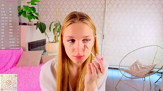 CindyGreen online show from October 10, 2025, 6:23 am