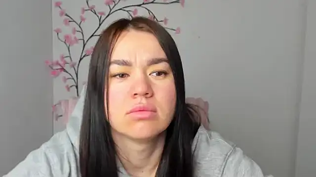 Lola Saymyname online show from April 12, 2026, 5:12 am