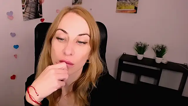 Snapshot of Create_your_own_sun chatting on October 5, 2025, 1:42 pm Create your own sun online show from October 5, 2025, 1:42 pm