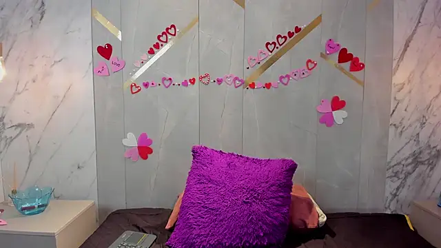 IsisNoir online show from March 2, 2026, 12:45 pm