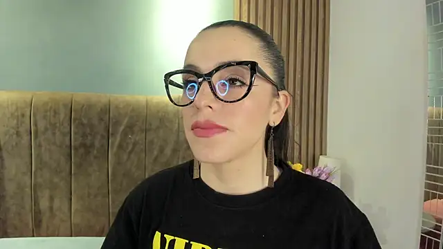 IsisNoir online show from April 8, 2026, 1:00 pm