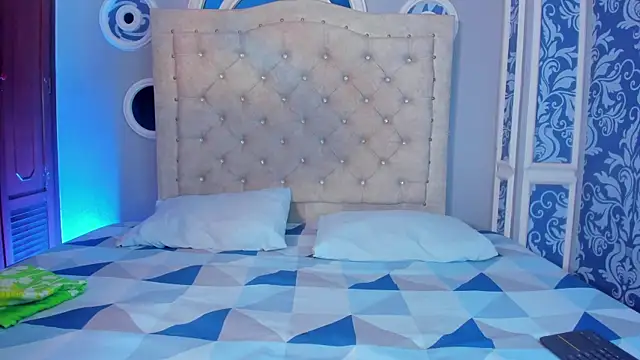 mishell lovely online show from December 16, 2025, 11:48 am