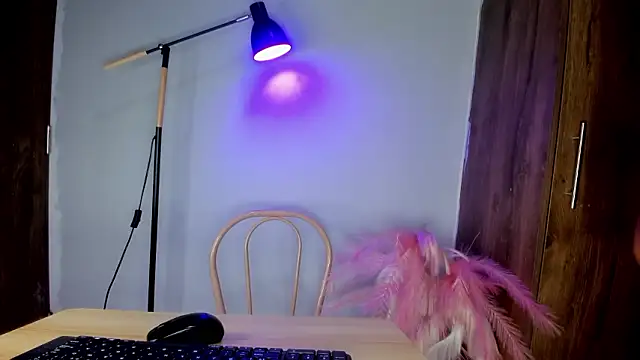 Snapshot of khate_smith chatting on February 14, 2026, 2:14 pm khate smith online show from February 14, 2026, 2:14 pm