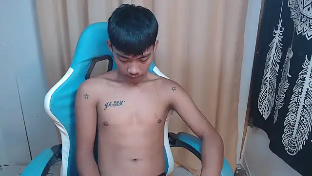 Snapshot of urasianjason chatting on September 15, 2025, 12:38 pm urasianjason online show from September 15, 2025, 12:38 pm