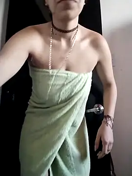 Snapshot of Katyuskka_love chatting on November 4, 2025, 1:43 pm Katyuskka love online show from November 4, 2025, 1:43 pm