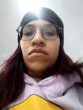 Snapshot of Katyuskka_love chatting on November 20, 2025, 1:22 pm Katyuskka love online show from November 20, 2025, 1:22 pm