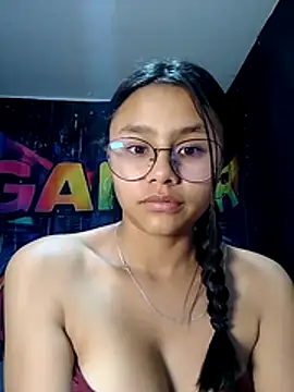 SofieLove 01 online show from April 18, 2026, 7:01 am