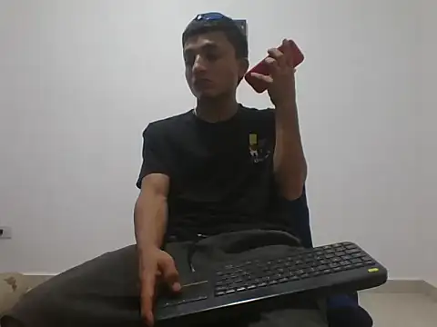 Snapshot of yissus_20_ chatting on November 25, 2025, 10:43 pm yissus 20 online show from November 25, 2025, 10:43 pm