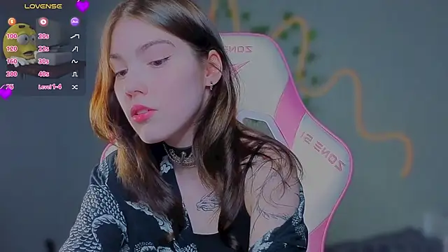Snapshot of Sophie_SkyAngel chatting on August 4, 2026, 6:43 pm Sophie SkyAngel online show from August 4, 2026, 6:43 pm