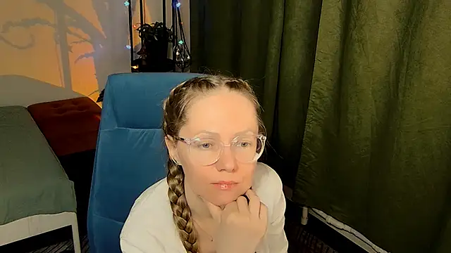 Snapshot of _Goldilocks_ chatting on October 6, 2025, 5:21 pm  Goldilocks  online show from October 6, 2025, 5:21 pm