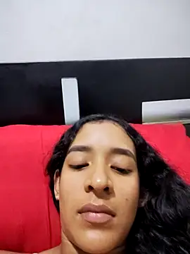 Amber-Sweett online show from November 1, 2025, 2:13 am