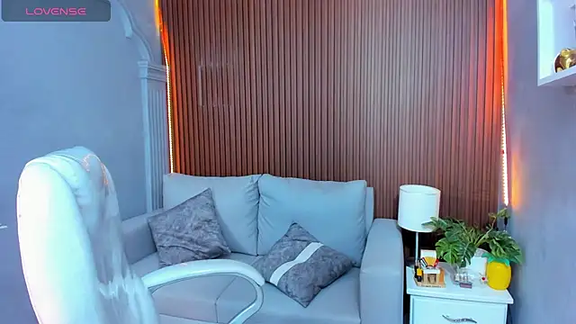 Leo santoro online show from November 17, 2025, 2:45 pm