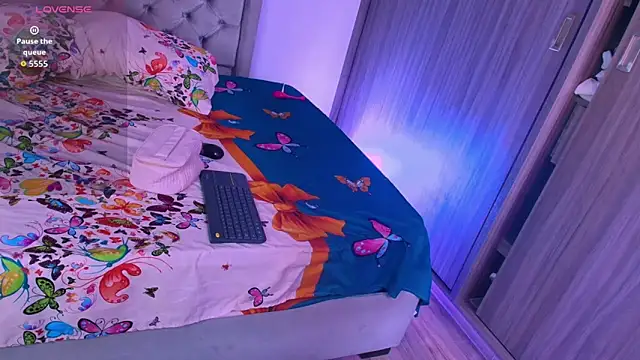 dreamsussi online show from February 4, 2026, 9:42 pm