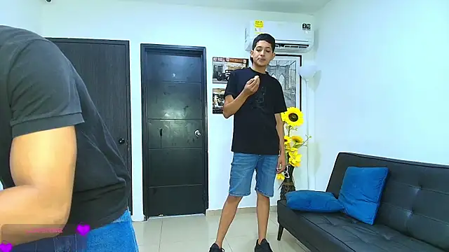 Bisexlifehot   online show from April 8, 2026, 11:16 pm