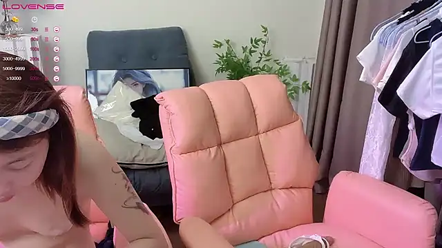 Snapshot of SR_897 chatting on October 8, 2025, 2:36 pm SR 897 online show from October 8, 2025, 2:36 pm