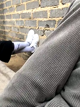 cuminsidebby online show from October 18, 2025, 8:15 am