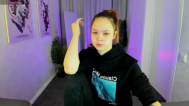 Lori Blossom online show from February 17, 2026, 1:13 am