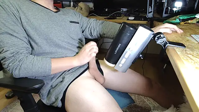 Snapshot of BenReich chatting on October 18, 2025, 10:10 pm BenReich online show from October 18, 2025, 10:10 pm