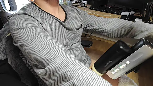 Snapshot of BenReich chatting on October 27, 2025, 8:46 pm BenReich online show from October 27, 2025, 8:46 pm