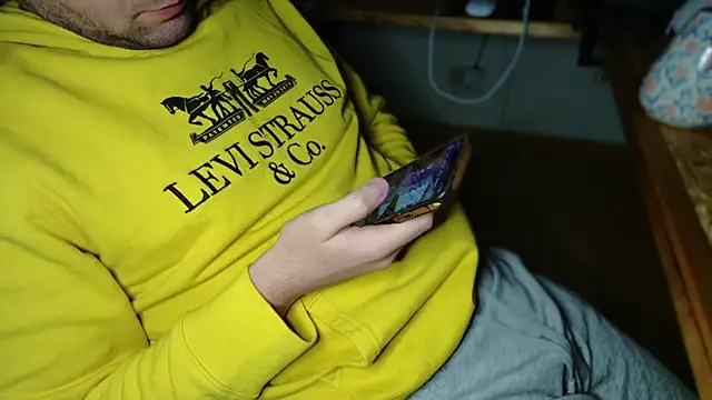 Snapshot of BenReich chatting on November 20, 2025, 7:57 pm BenReich online show from November 20, 2025, 7:57 pm