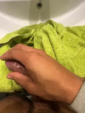 youyou933 online show from November 9, 2025, 9:02 pm