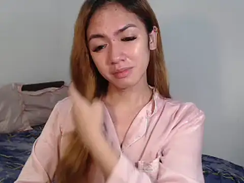 urGoddessChloexxx online show from December 15, 2025, 11:42 pm