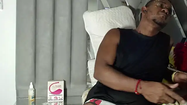 Snapshot of AndyCalifornia1 chatting on April 10, 2026, 12:05 am AndyCalifornia1 online show from April 10, 2026, 12:05 am